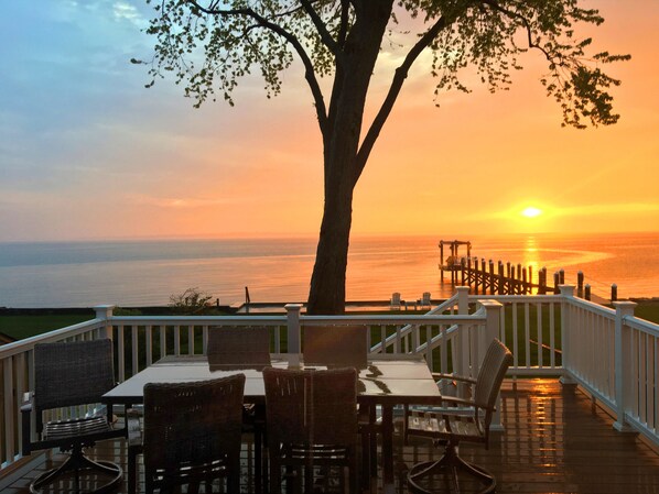 Enjoying a sunset from the back deck w/ steaks on the BBQ & cocktails in hand. 