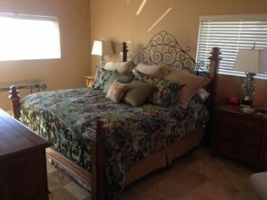 Master BR, king bed, walk-in closet, large TV