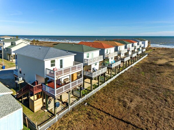Beach & ocean views from 4 decks!