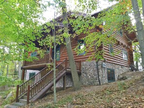 East side of the cabin and steps to the front door.