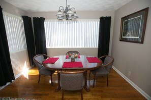 eat in dining room