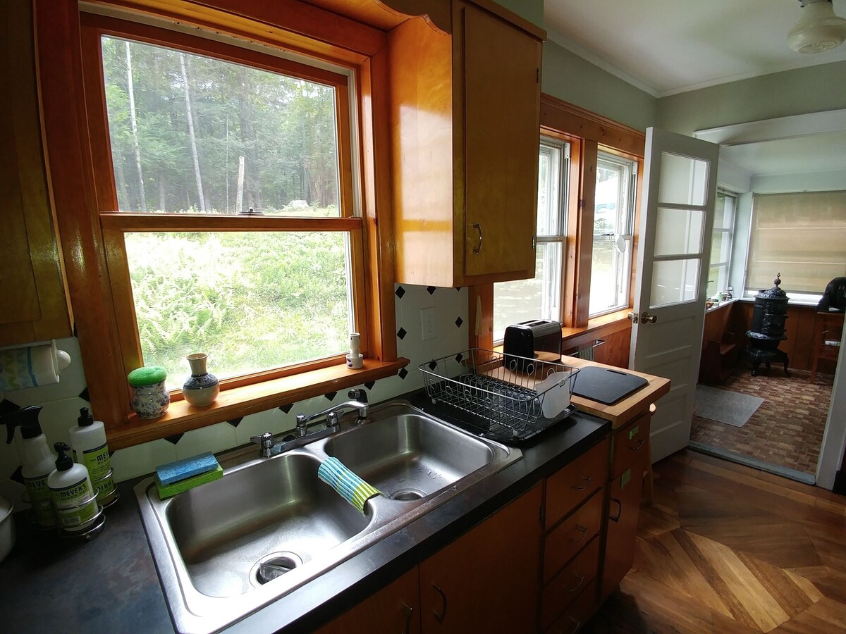 Classic Cottage with Beautiful Catskill View, on 5 peaceful acres