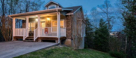 Pigeon Forge Chalet - Sunset Passion
