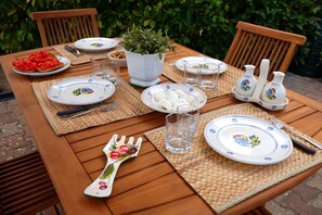 Outdoor dining