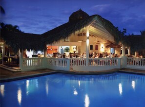 there are 7 gourmet themed restaurants for you to enjoy each evening