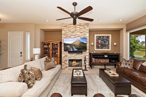 Beautifully appointed Living room