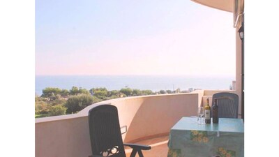 APARTMENTS 400 meters from the sea with a panoramic view. 1st floor via Giotto