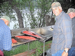 Fish cleaning station