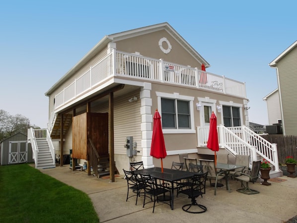 2 Family Beach House - 
2nd Floor - 3 BR, 1 BA
(first floor for rent as well)