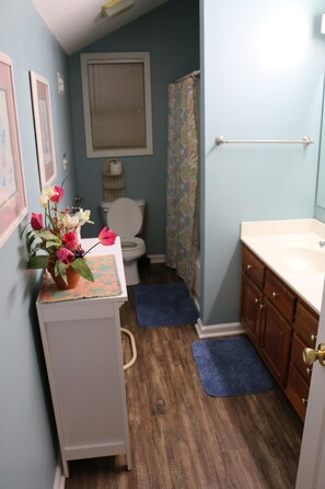 Upstairs full bath 