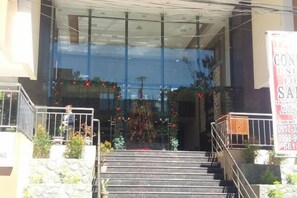Heart of the City of Pines - Private Apt