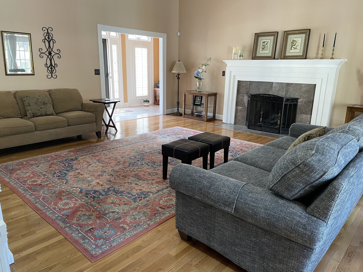 Excellent Location near downtown Augusta! Private pool!