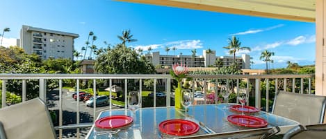 Beautiful lanai perfect for breakfast in the sun