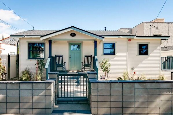 Cottage entrance on Pacific Avenue