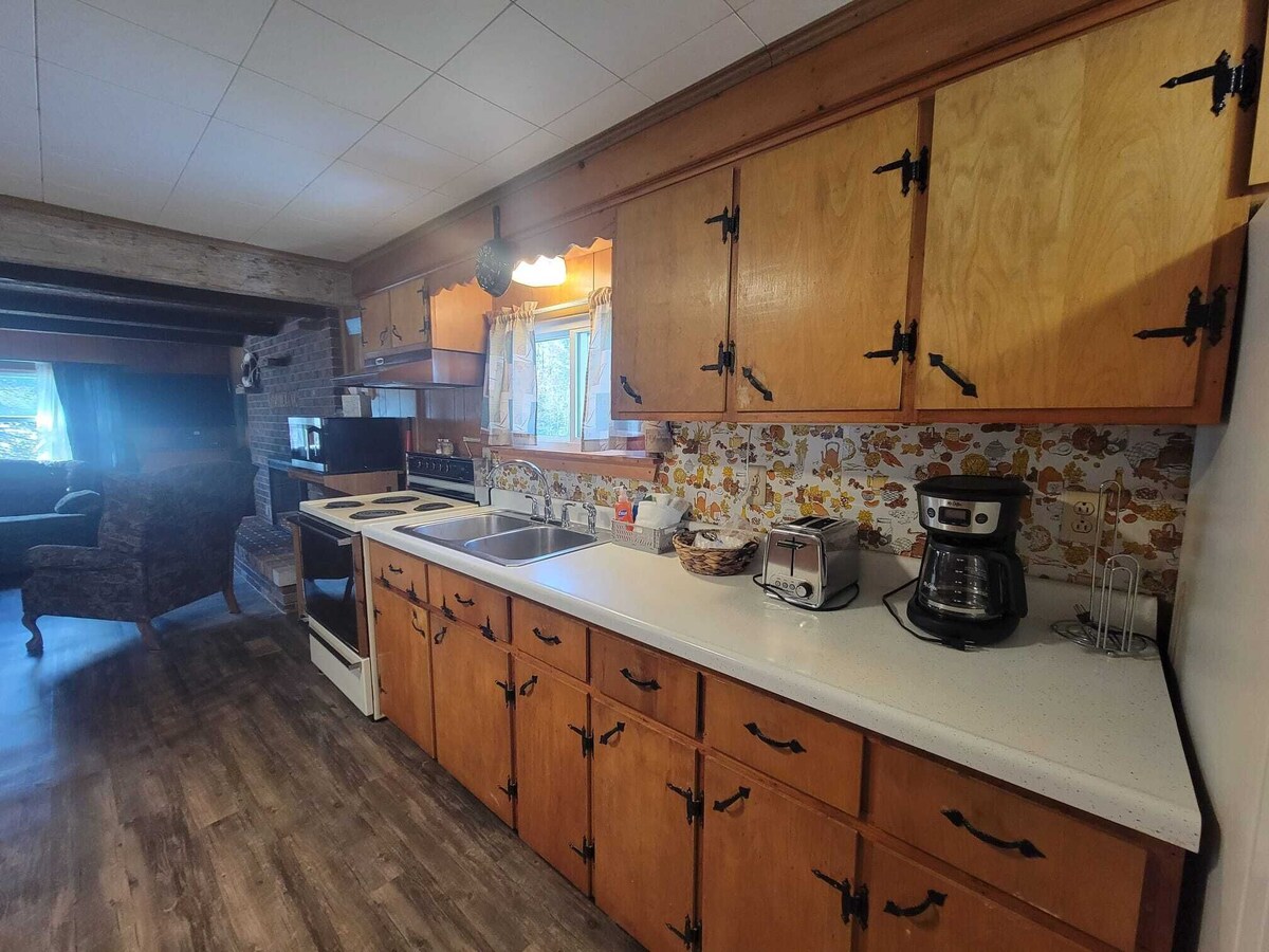 Near Munising and close to Pictured Rocks, Lake Superior, Casino and More!
