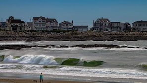 Low tide headed east, up the beach