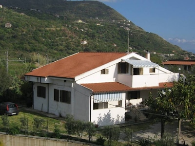 Holiday House - Quiet three bedrooms apartment 