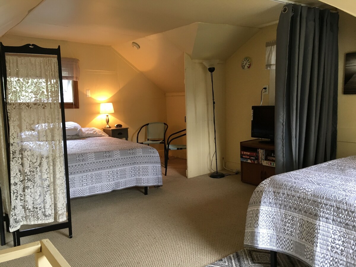 Cozy Canal Front Home in Wonderful Sylvan Beach, NY