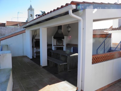 Hermosa casa familiar, 200m2, jardín, barbacoa y paisajes para relajarse.