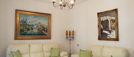 Classic Apt. in a Palazzo with modern comforts and classic features