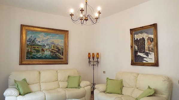Classic Apt. in a Palazzo with modern comforts and classic features