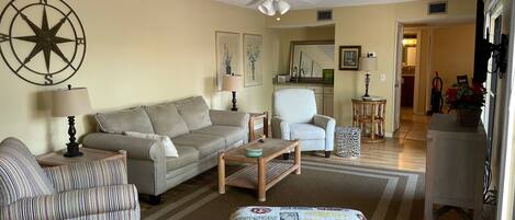 Spacious living room with wet bar
