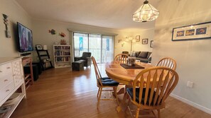 Kitchen table, expands to allow for 6.