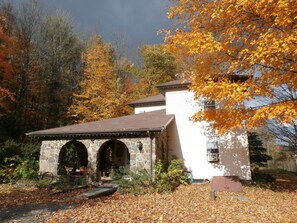 Outside and main entrance to the Inn