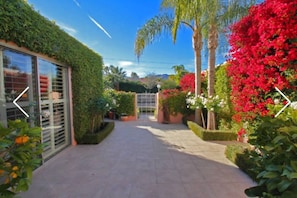 Private front courtyard with western mountain views