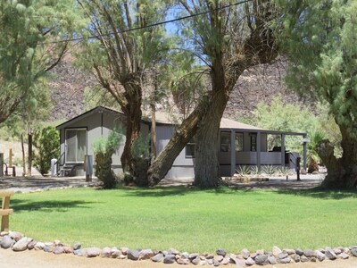 Black Rock Cabin  - Your Death Valley Base Camp in the Shoshone Eco Village