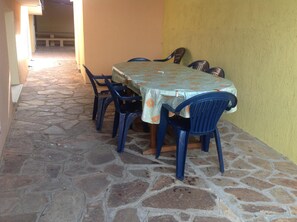 Outdoor dining