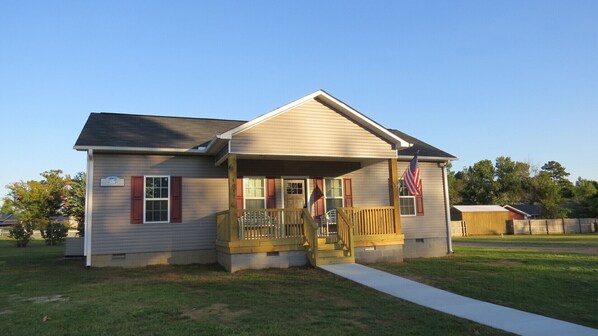 Caster's Cabin
New construction
3 bedroom, 2 bath cabin