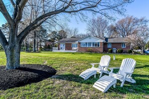 Comfortable cottage waterfront home