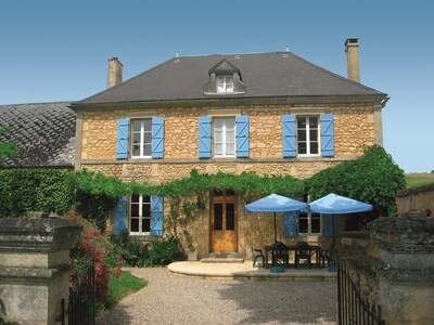 Beautiful manor house, 6 beds, private gardens & pool, rural, bakery 5min walk