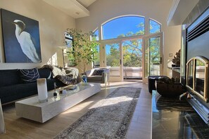 Livingroom with large screen TV, DVD, surround sound, Sonos music speakers.