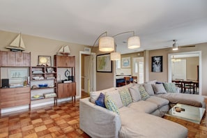 Living room opens to kitchen - both living room and kitchen open to dining room