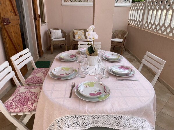 Outdoor dining