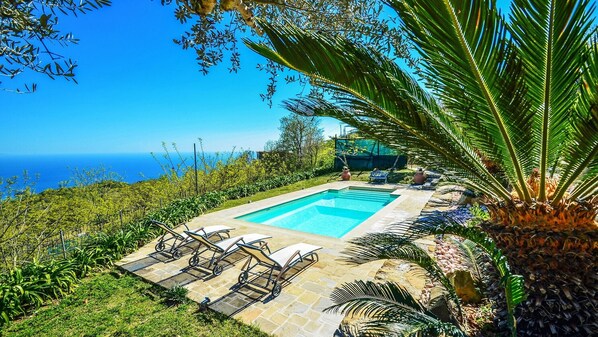 Private pool with nice garden at villa located in sorrentine peninsula holidays