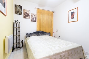 The comfortable double bed.