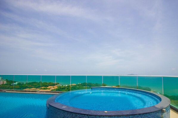 Cosy Beach View Condominium 803