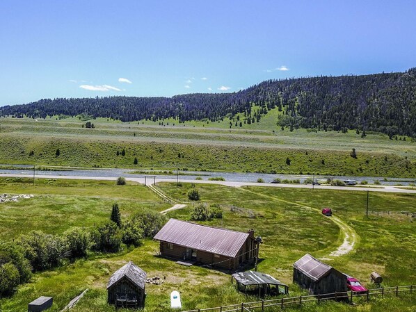 Steps away from the big bend on the Madison River!