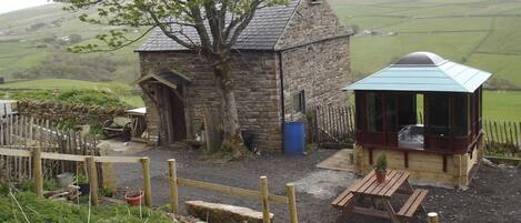 Crofter cottage with all weather hottub