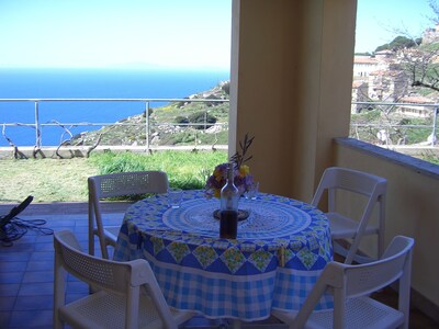 Casa planta baja con jardín y terraza de vistas espectaculares