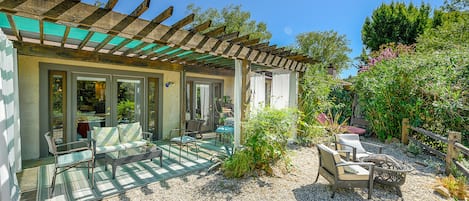 The spacious and elegant back deck opens up the place for al fresco dining & fun