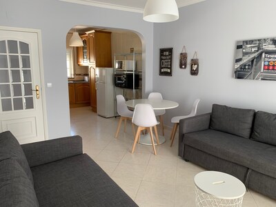 T1 w / Faser wifi. Smart-TV, privater Parkplatz am 200m Strand  