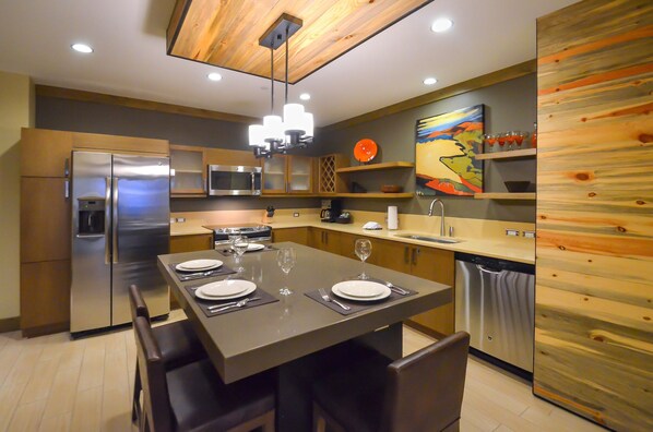 Kitchen/Dining Area 
