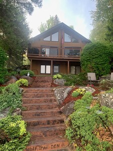 Beautiful Whitefish Chain cabin, surrounded by nature, bring the family!