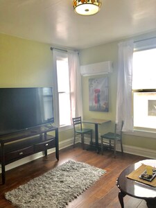 Newly Remodeled Queen Anne Apartment