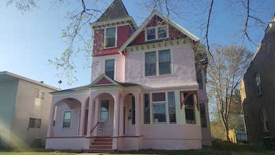 Newly Remodeled Queen Anne Apartment