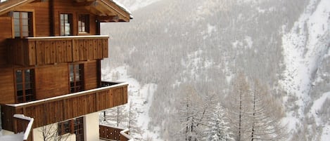 Chalet 11 - amazing views from all floors!